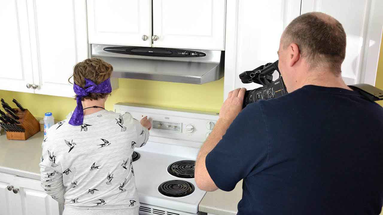 How do you set oven temperature when you cannot see the dial?